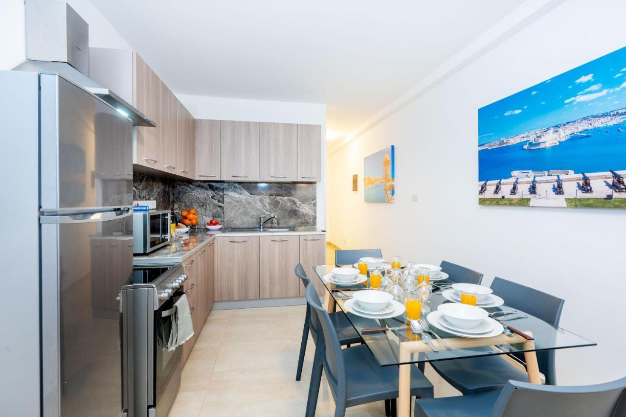 Islet Promenade Seafront Family Apartment With 2 Balconies By Getawaysmalta เซนต์พอลส์เบย์ ภายนอก รูปภาพ
