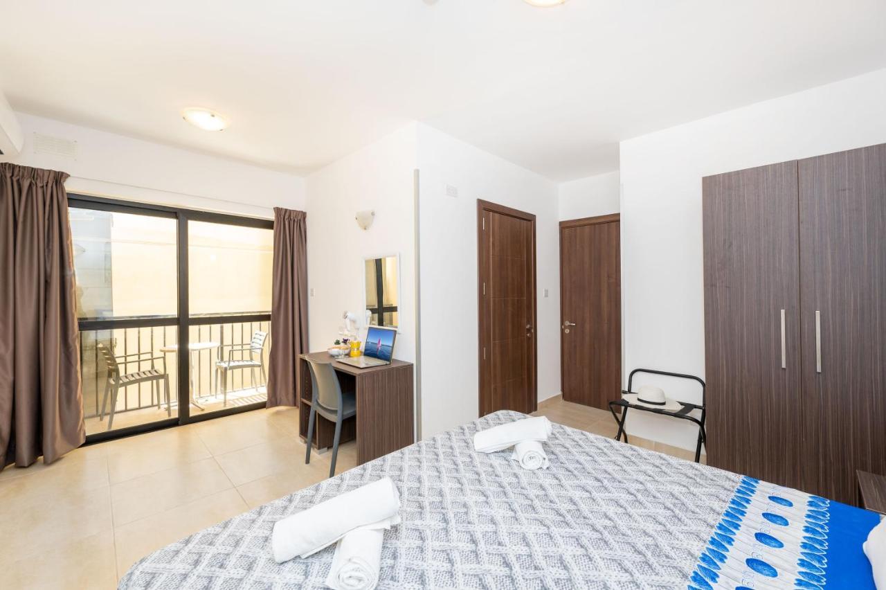 Islet Promenade Seafront Family Apartment With 2 Balconies By Getawaysmalta เซนต์พอลส์เบย์ ภายนอก รูปภาพ