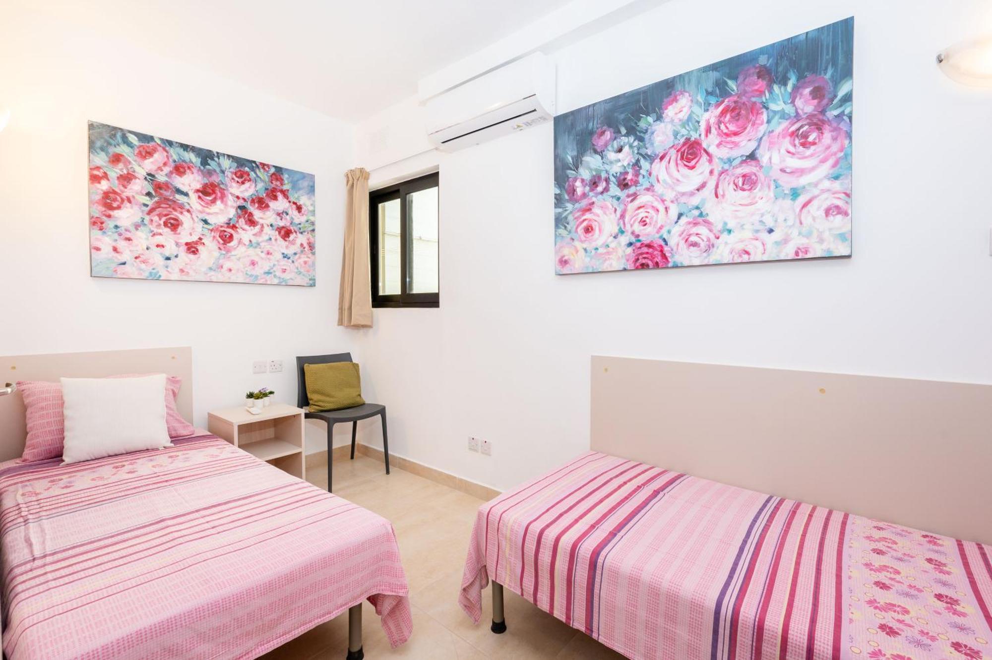 Islet Promenade Seafront Family Apartment With 2 Balconies By Getawaysmalta เซนต์พอลส์เบย์ ภายนอก รูปภาพ