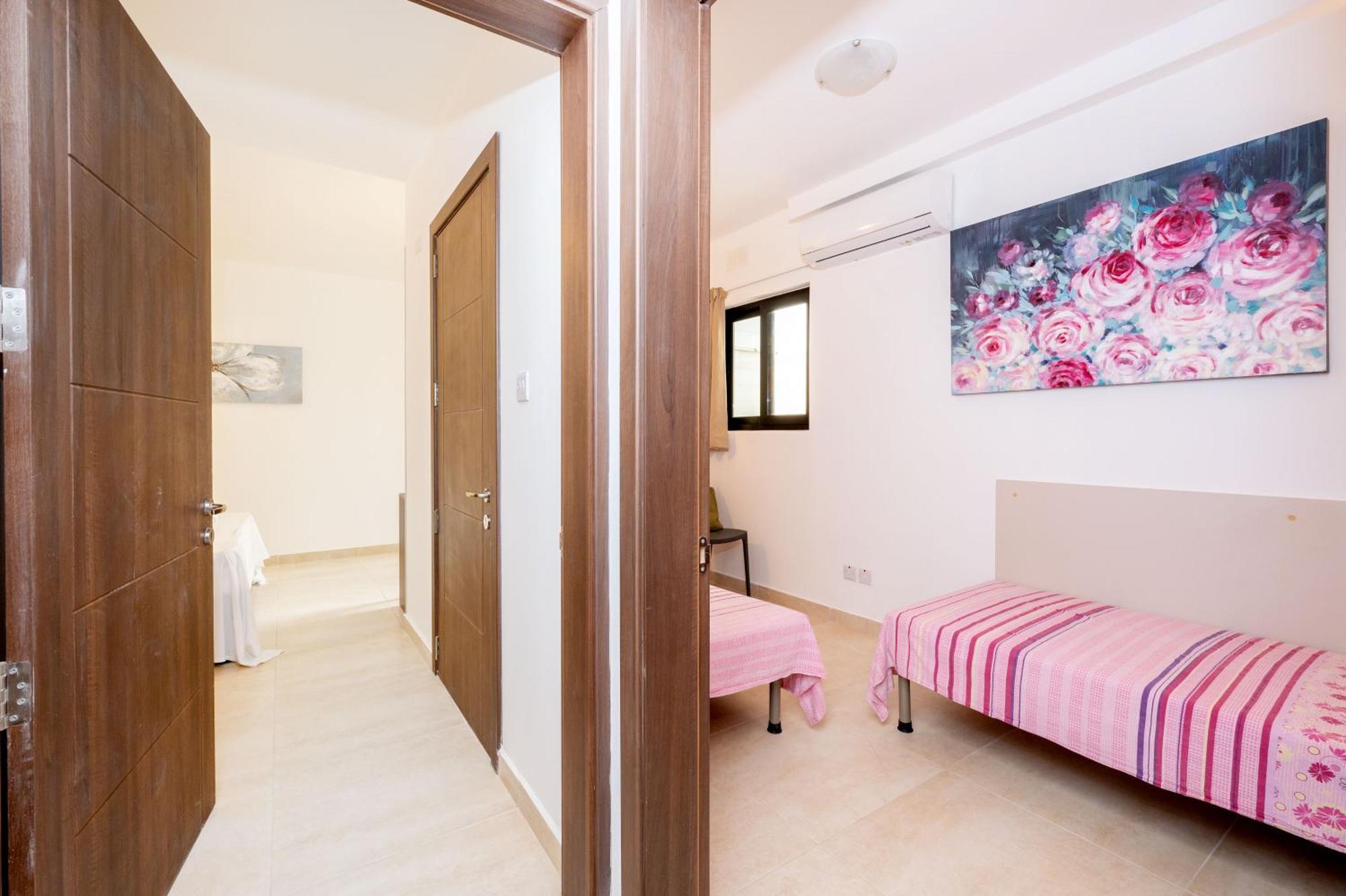 Islet Promenade Seafront Family Apartment With 2 Balconies By Getawaysmalta เซนต์พอลส์เบย์ ภายนอก รูปภาพ