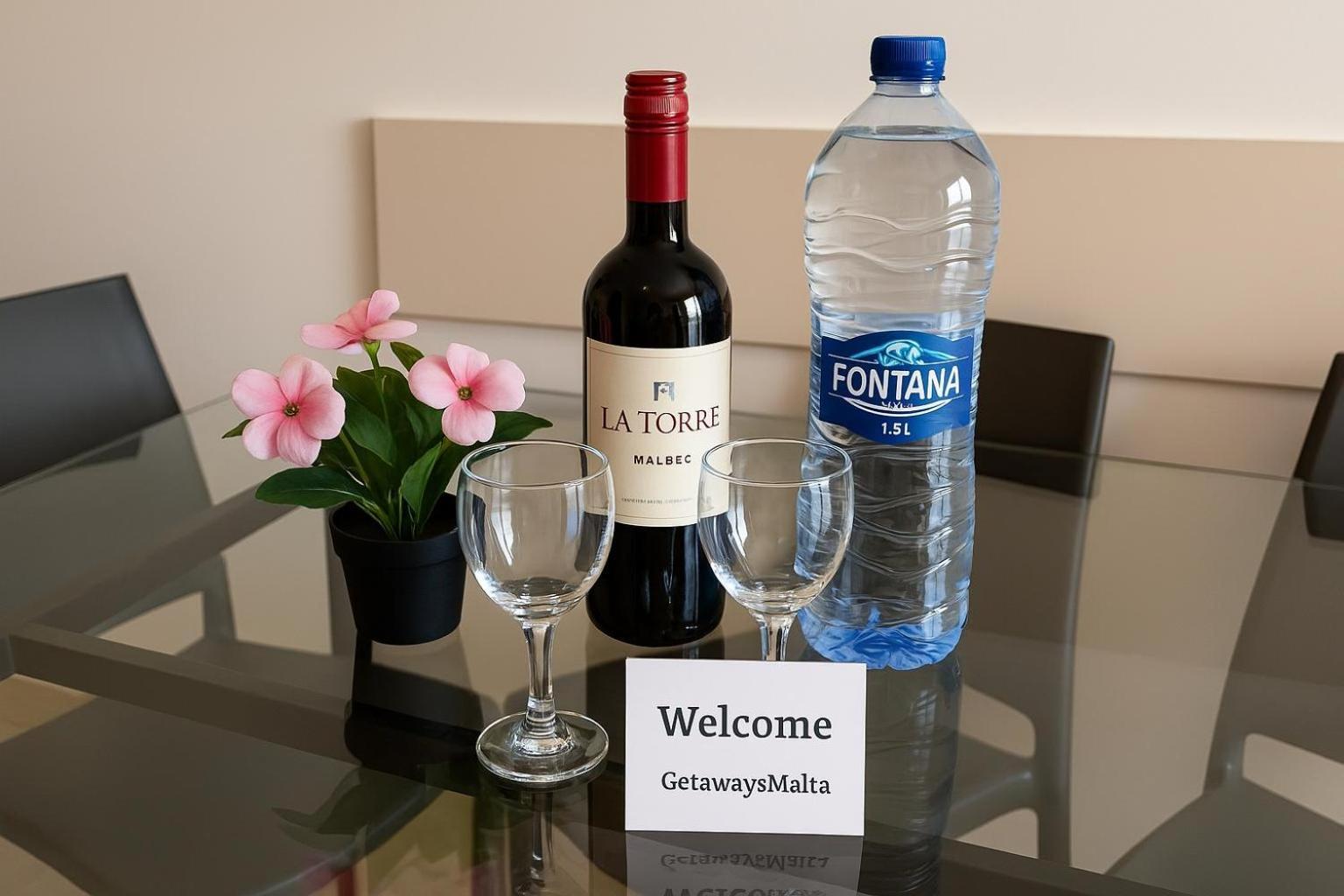 Islet Promenade Seafront Family Apartment With 2 Balconies By Getawaysmalta เซนต์พอลส์เบย์ ภายนอก รูปภาพ